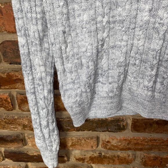 H&M Gray Cable Knit V-Neck Pullover Long Sleeve Sweater Women's Size XS - Picture 3 of 6